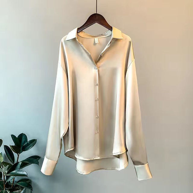 Cäcilia Elegante Button-down-Bluse fürs Büro Foto 4