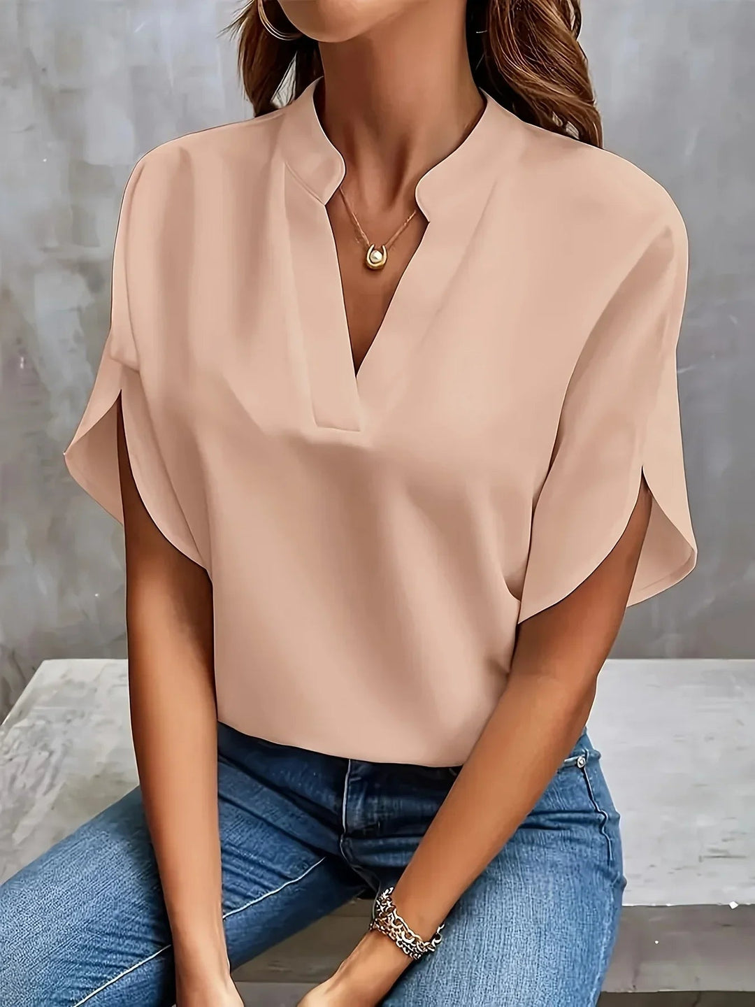 Ellen Elegante Bluse mit V-Ausschnitt und Schlitzärmeln Foto 6