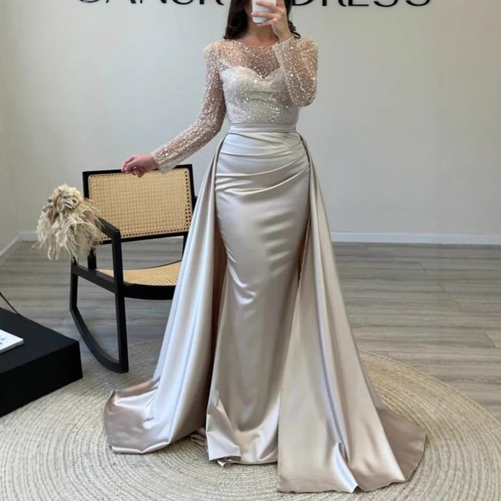Evelyn Abendkleid mit Perlenoberteil und fließendem Satinrock Foto 3