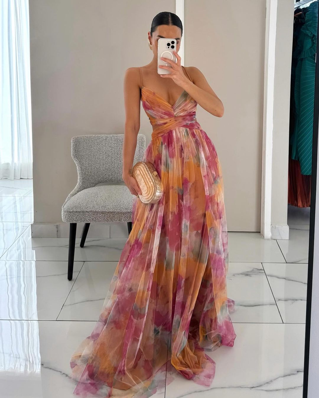 Fenja Florales Chiffon-Sommerkleid mit Spaghettiträgern in Maxi-Länge Foto 1