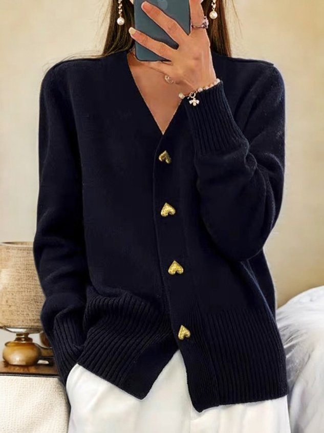 Gudrun Strickjacke mit Herzknöpfen Foto 1