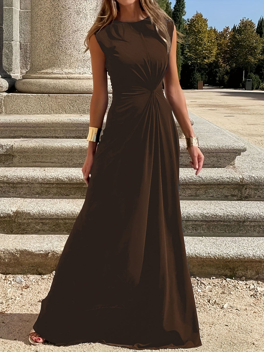 Konstanze Schlichtes Abendkleid mit hohem Ausschnitt und Raffung Foto 7