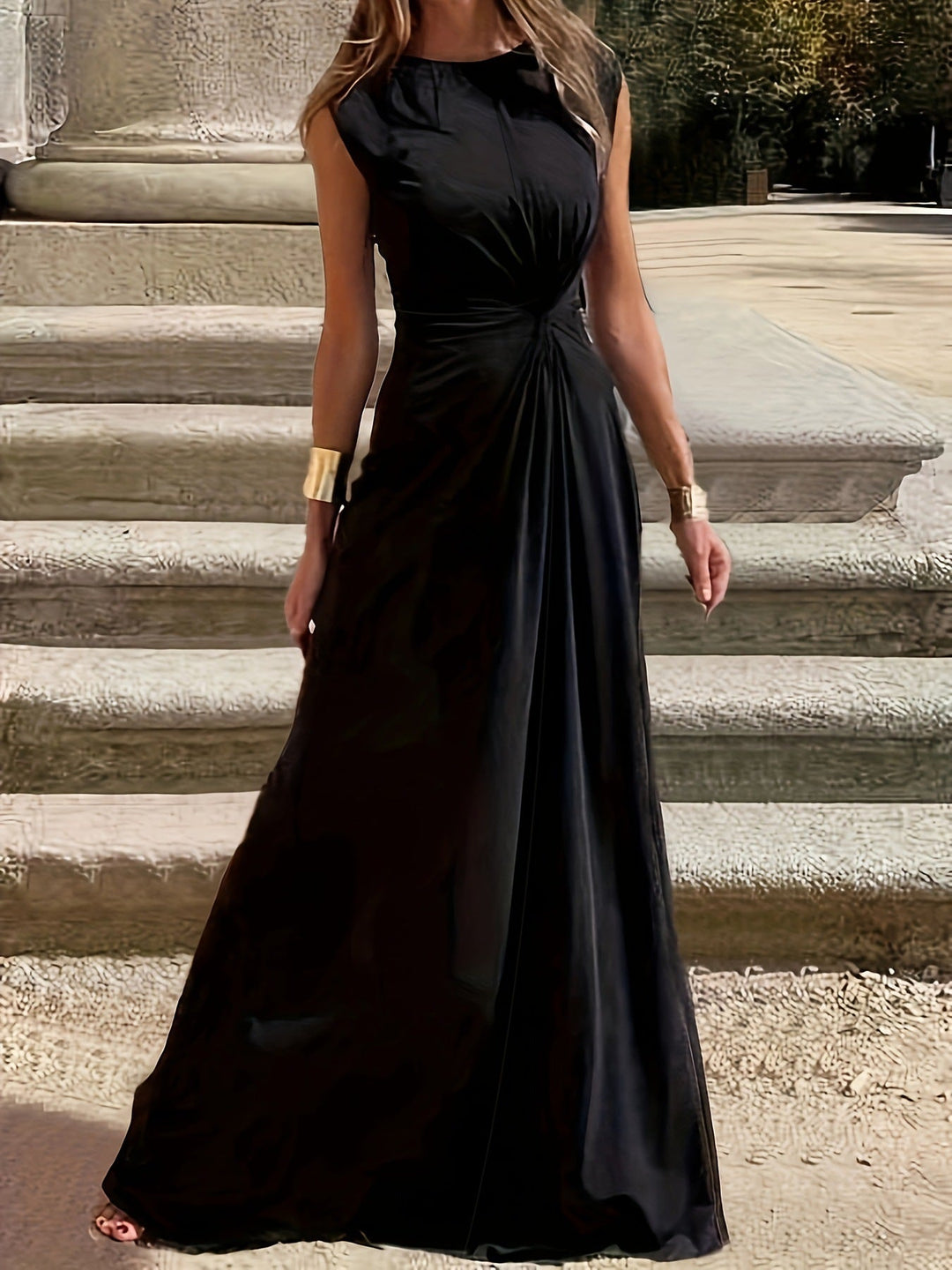 Konstanze Schlichtes Abendkleid mit hohem Ausschnitt und Raffung Foto 9